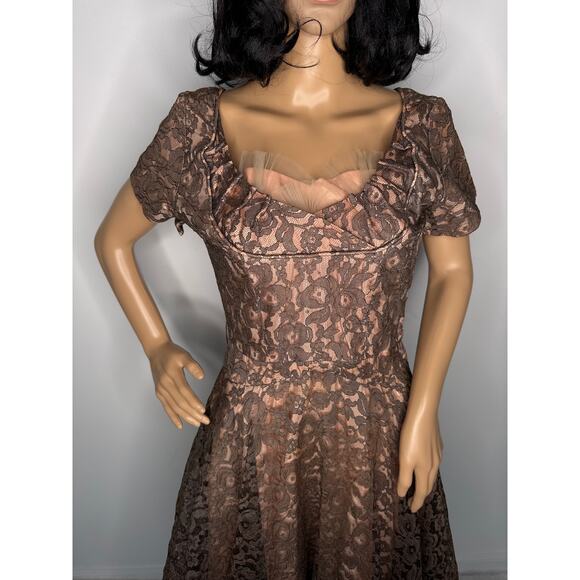 1950s Taupe Lace Fit & Flare Party Dress w/ Tulle Lining & Crown Zip Small - Picture 14 of 16